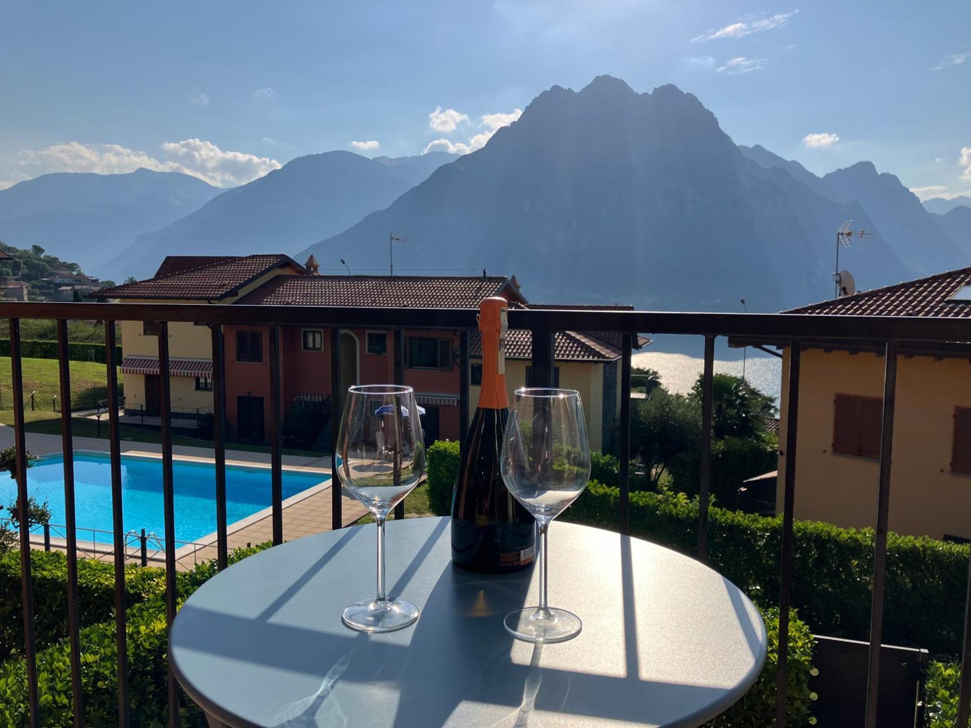 Happy Guest Apartments - Lake View And Pool Riva di Solto Extérieur photo