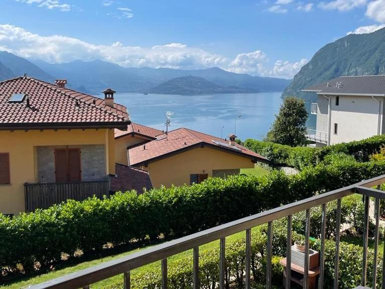 Happy Guest Apartments - Lake View And Pool Riva di Solto Extérieur photo